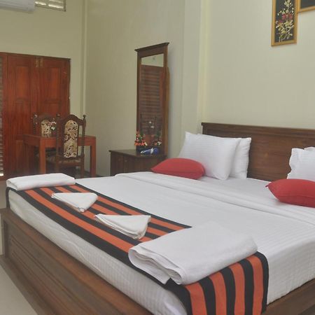 The Max Villa Negombo Bagian luar foto