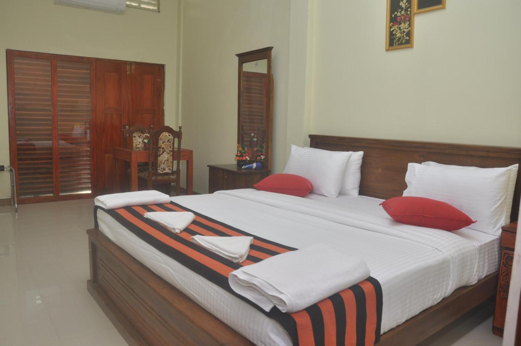The Max Villa Negombo Bagian luar foto