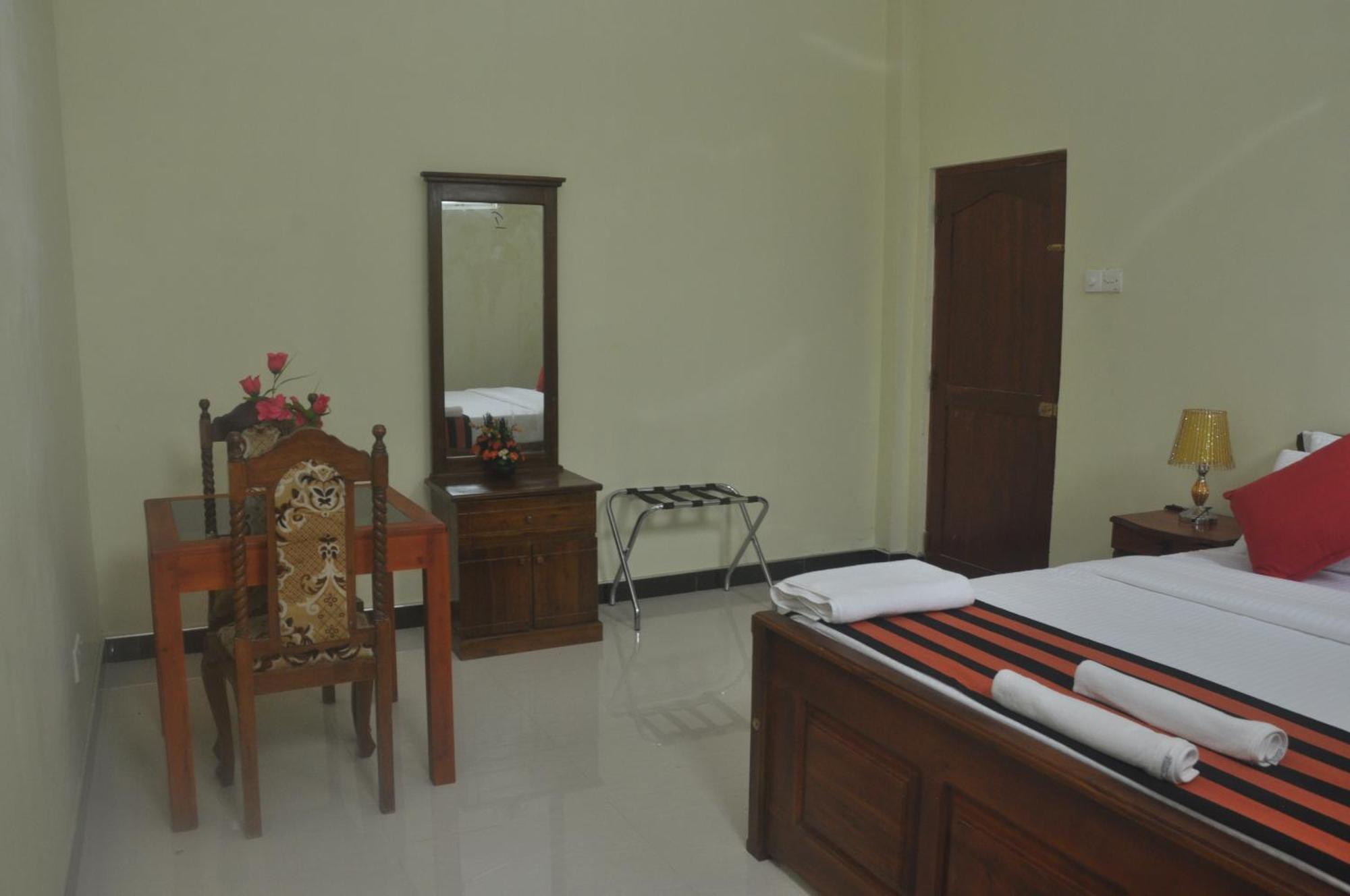 The Max Villa Negombo Bagian luar foto