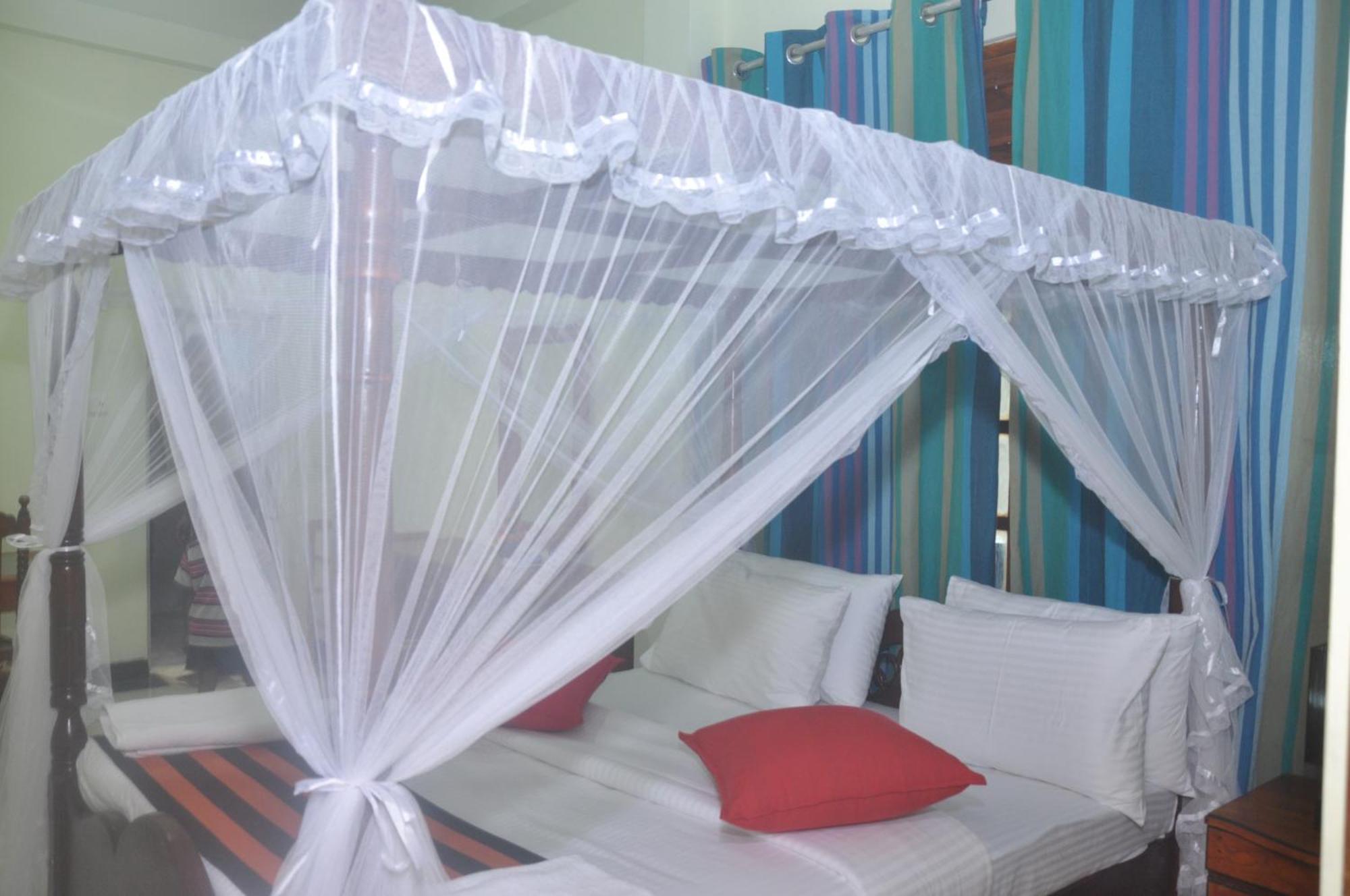The Max Villa Negombo Bagian luar foto