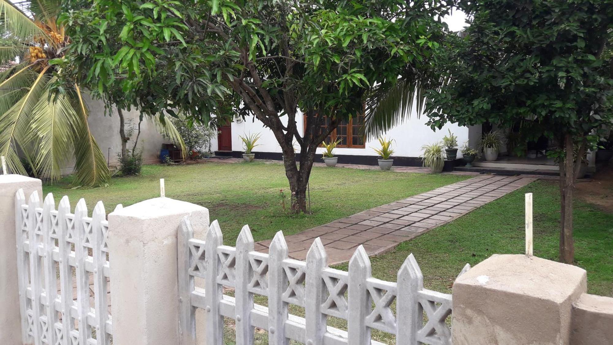 The Max Villa Negombo Bagian luar foto
