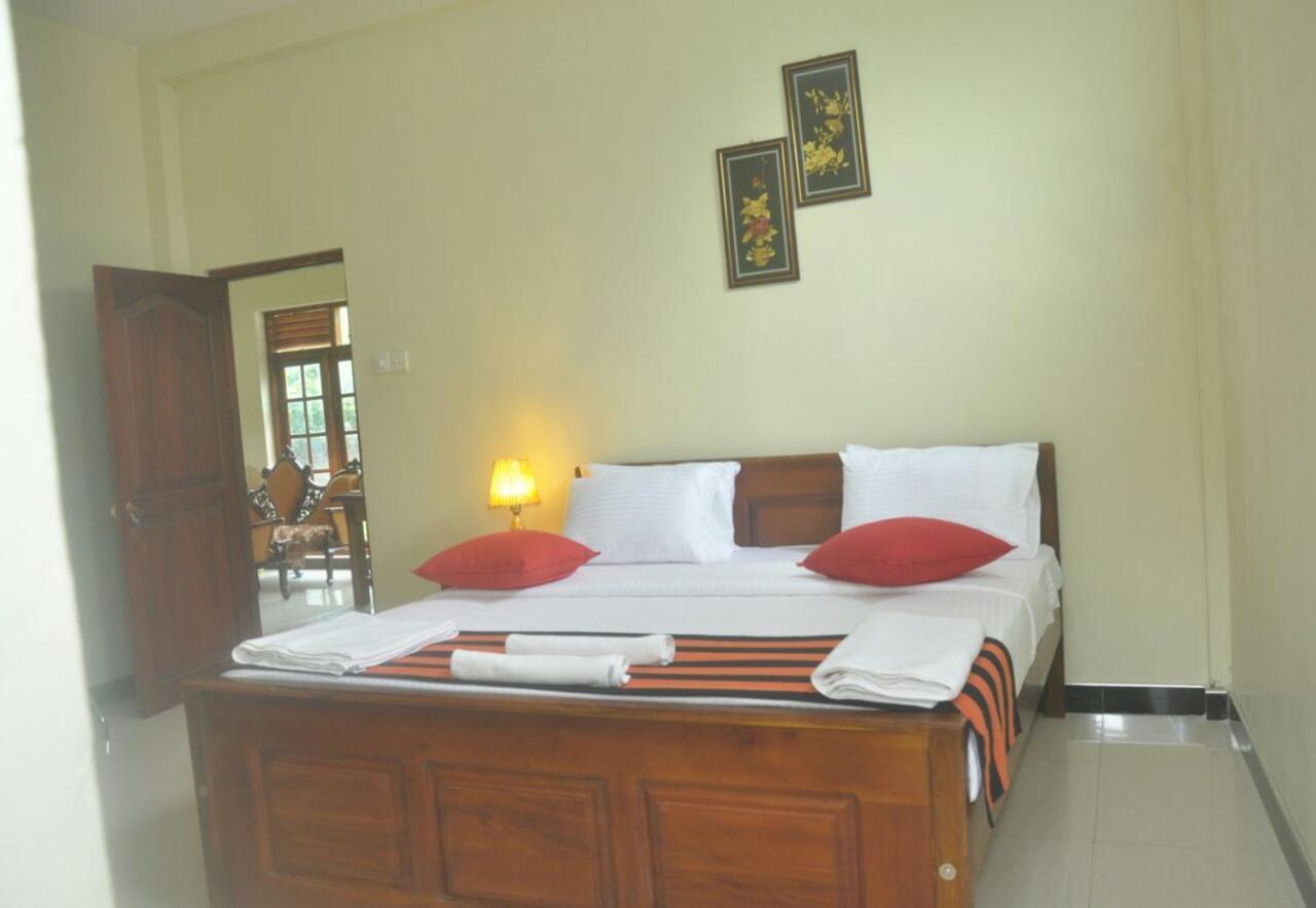 The Max Villa Negombo Bagian luar foto