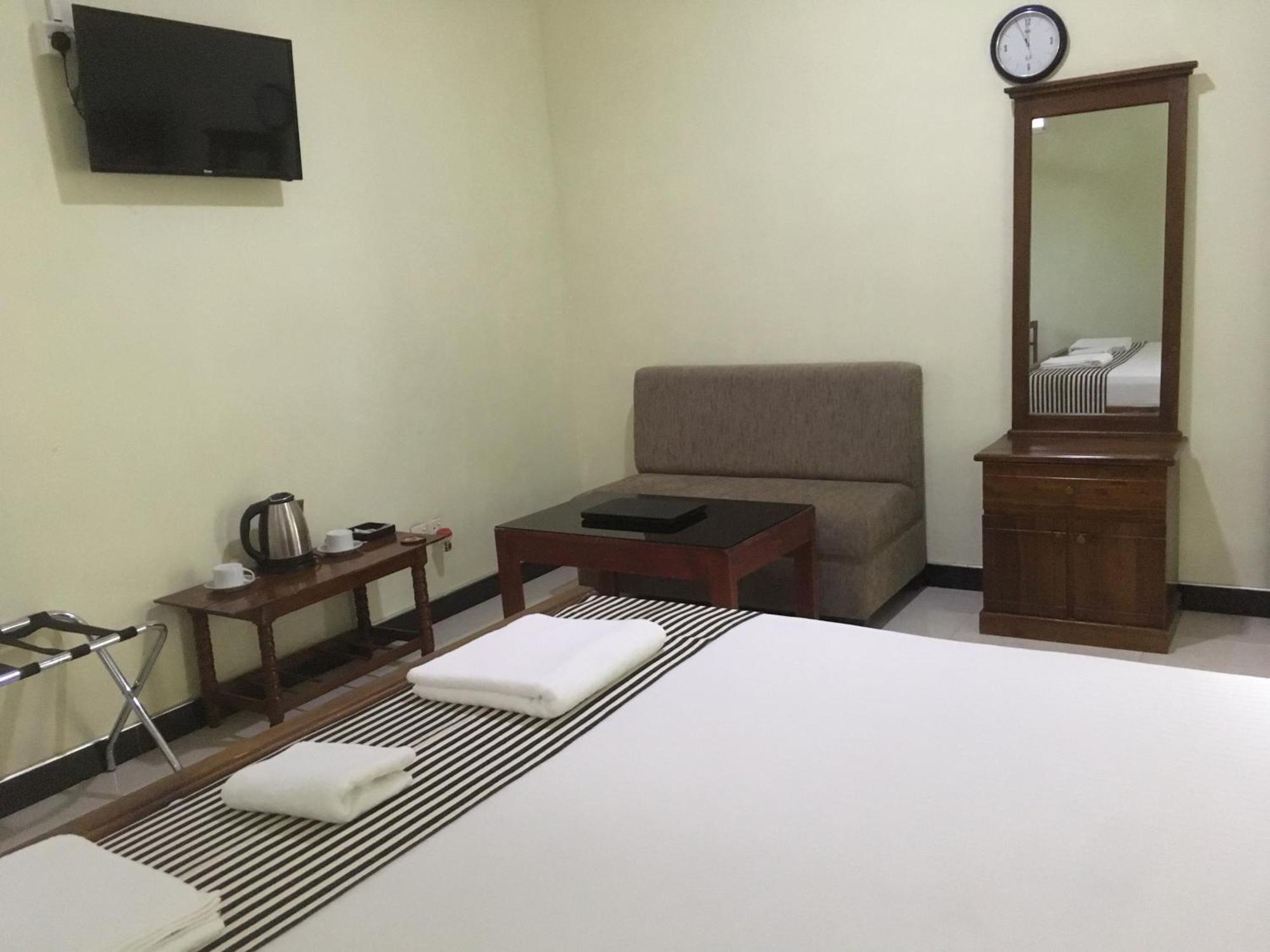 The Max Villa Negombo Bagian luar foto