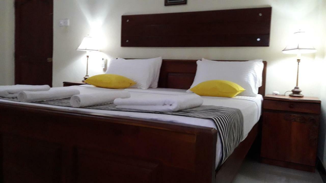 The Max Villa Negombo Bagian luar foto