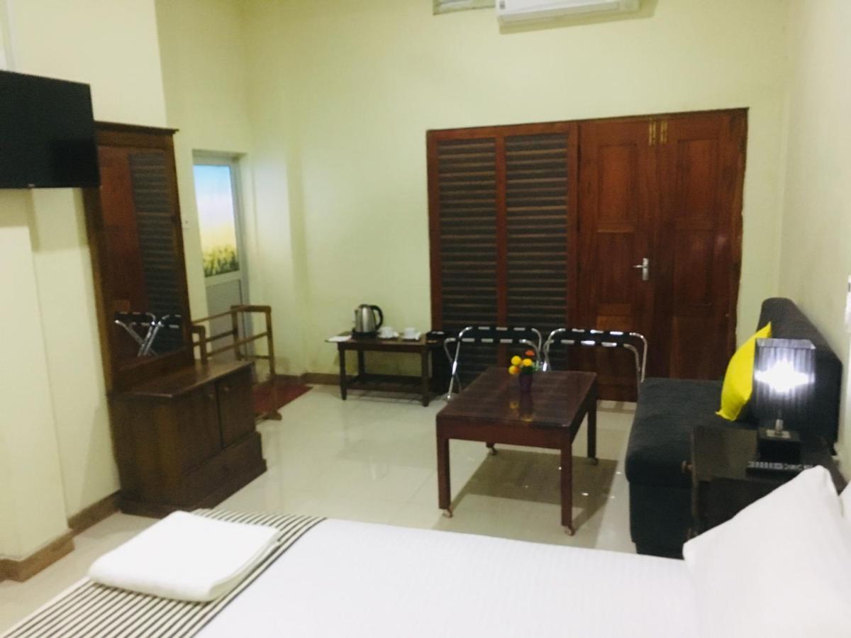The Max Villa Negombo Bagian luar foto